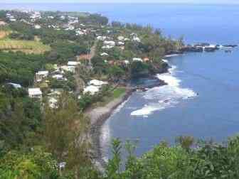 The village of Manapany. Image by JoKerozen, License: CC-SA-2.5