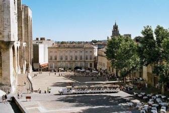 Avignon place palais pd