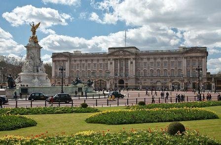 Buckingham_Palace London fog