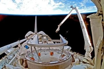 Canadarm robotic manipulator on STS-116