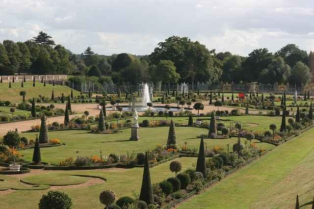 hampton court